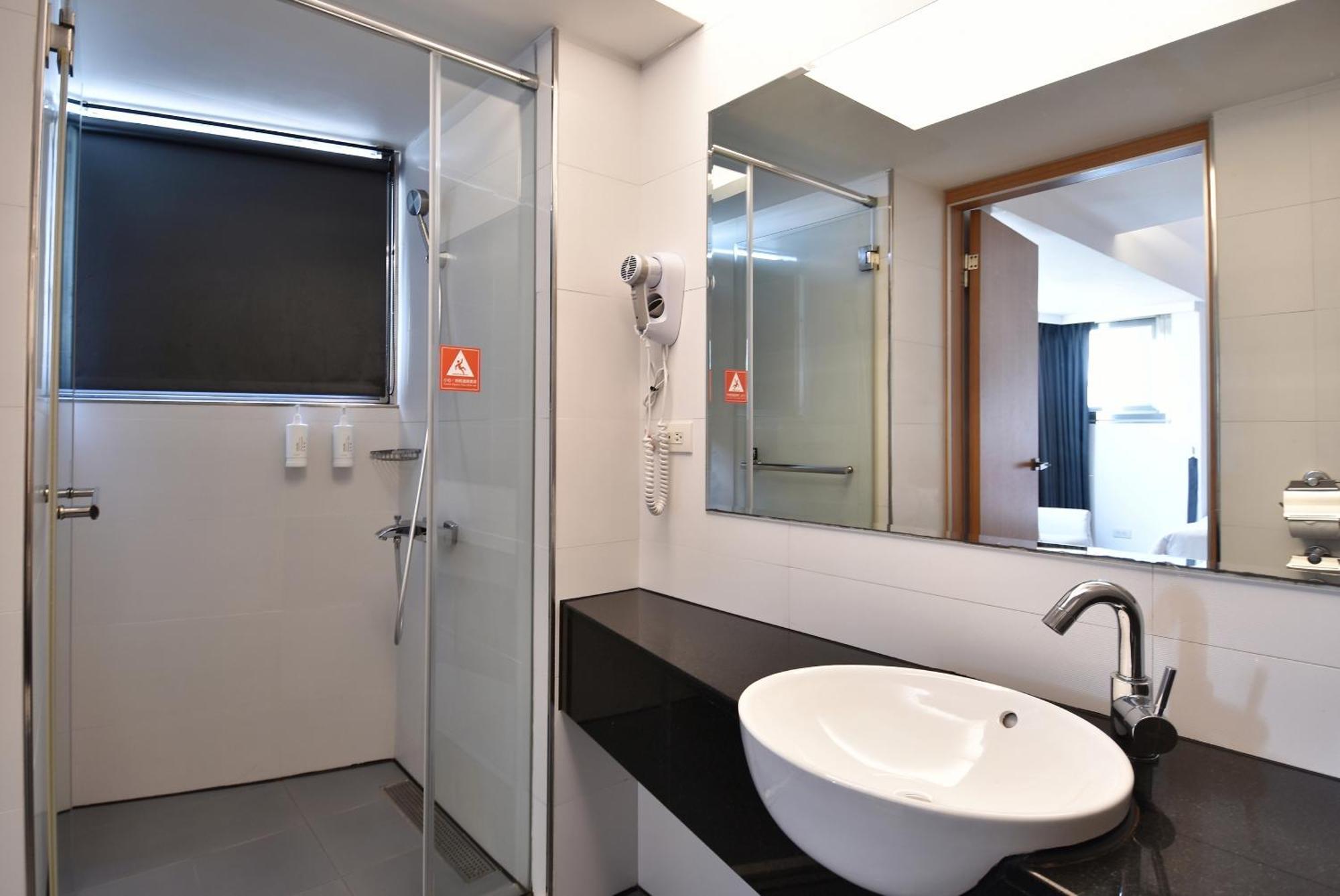 Hotel Hi - Xinmin Kota Chiayi Bagian luar foto