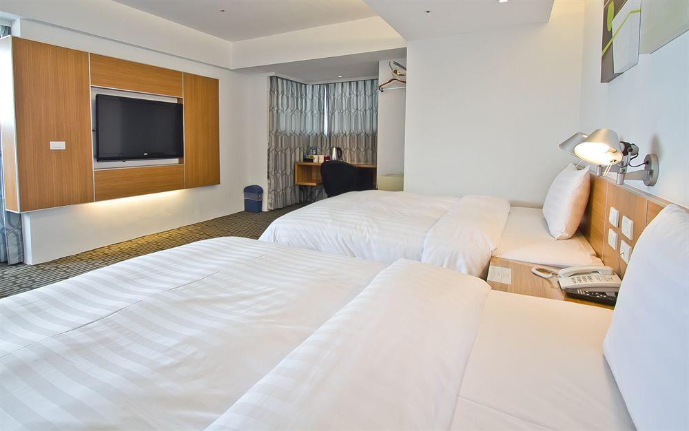 Hotel Hi - Xinmin Kota Chiayi Bagian luar foto
