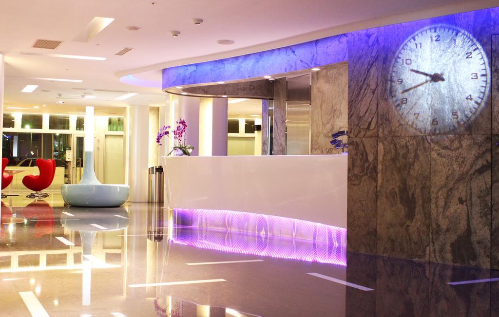 Hotel Hi - Xinmin Kota Chiayi Bagian luar foto