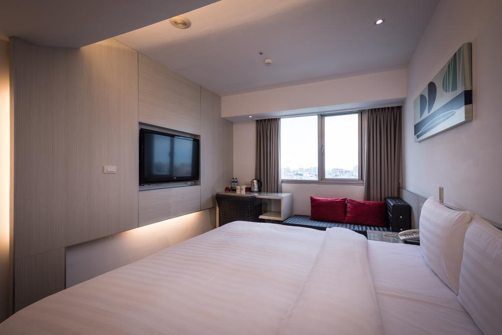 Hotel Hi - Xinmin Kota Chiayi Bagian luar foto