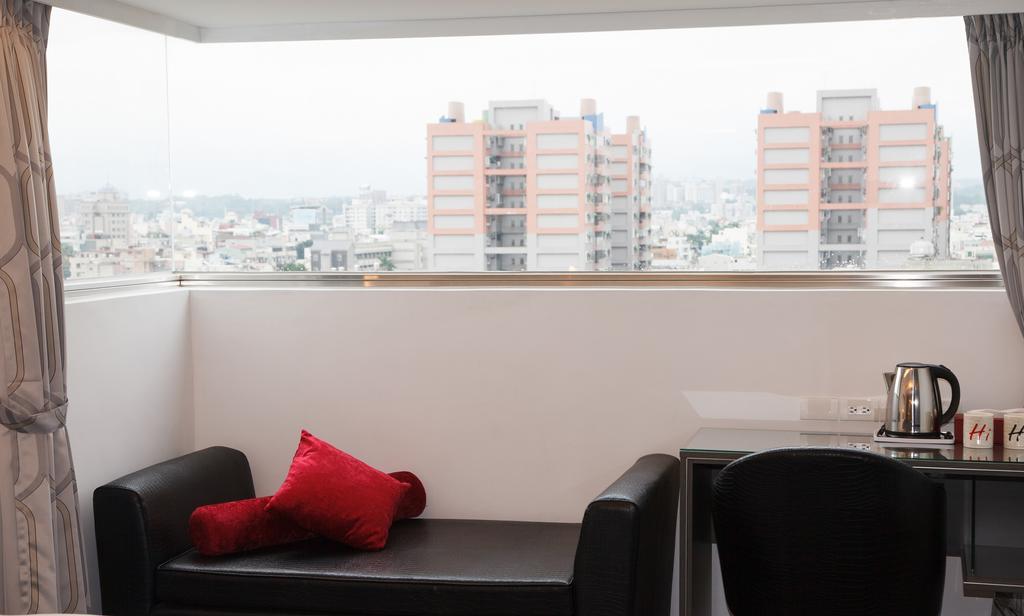 Hotel Hi - Xinmin Kota Chiayi Bagian luar foto