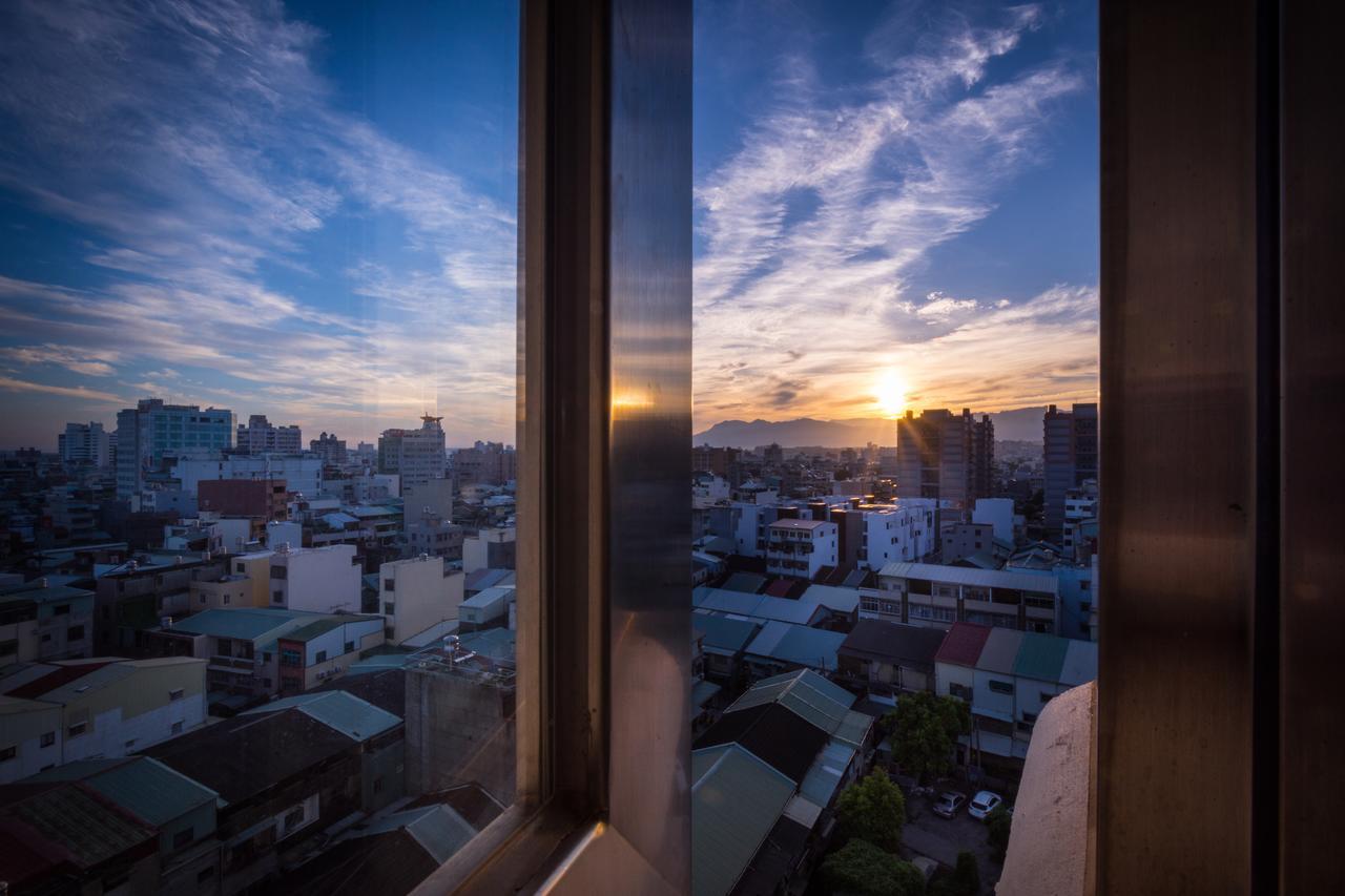 Hotel Hi - Xinmin Kota Chiayi Bagian luar foto