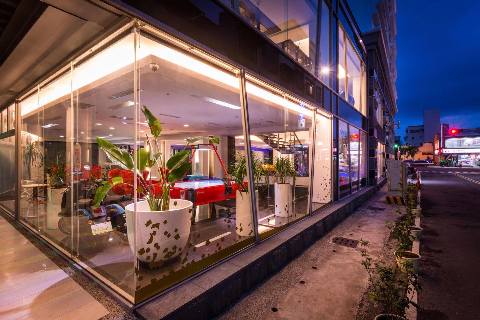 Hotel Hi - Xinmin Kota Chiayi Bagian luar foto