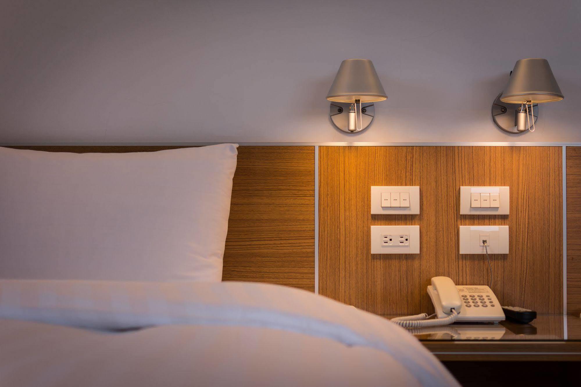 Hotel Hi - Xinmin Kota Chiayi Bagian luar foto