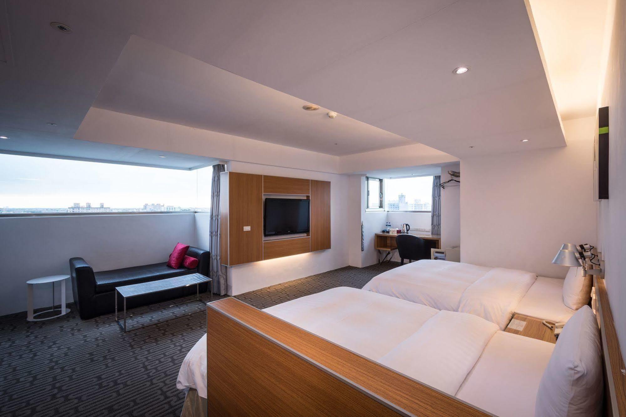 Hotel Hi - Xinmin Kota Chiayi Bagian luar foto
